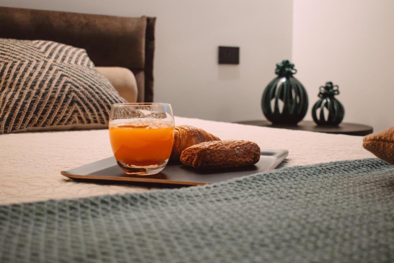 Viale Dei Lecci - Luxury Rooms 弗兰卡维拉丰塔纳 外观 照片